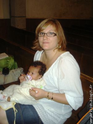 Avec Maman Marie ... � l'�glise (d'o� le sourire l�g�remen pinc�...)